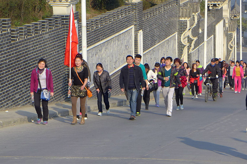 2015年3月8日宝业集团开展“香溪洞-吉河徒步踏青活动”庆祝三八节！